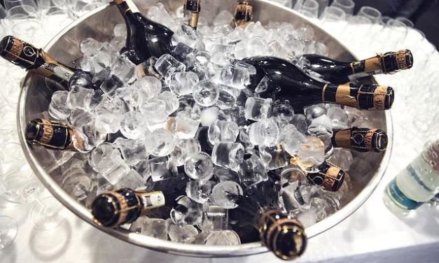 GUERRA DELLO CHAMPAGNE: MOET HENNESSY RIPRENDERÀ LE FORNITURE IN RUSSIA?