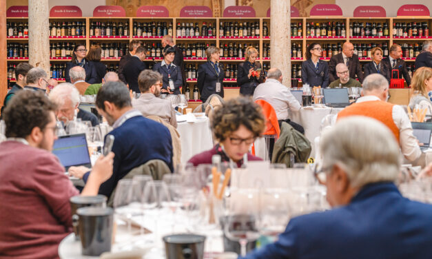 BRUNELLO DI MONTALCINO 2021: UN MILLESIMO ELEGANTE TRA TRADIZIONE E MERCATI GLOBALI