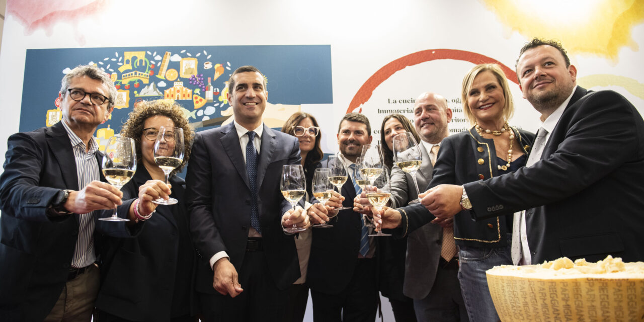 EMILIA-ROMAGNA PROTAGONISTA AL VINITALY 2026: INAUGURAZIONE DEL PADIGLIONE E PREMIO A PIERLUIGI ZAMA