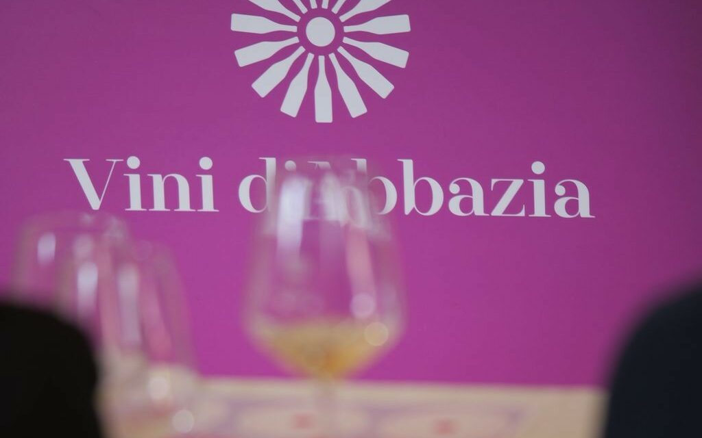 VINI D’ABBAZIA IN CALABRIA: QUANDO IL VINO INCONTRA SPIRITUALITÀ E TERRITORIO