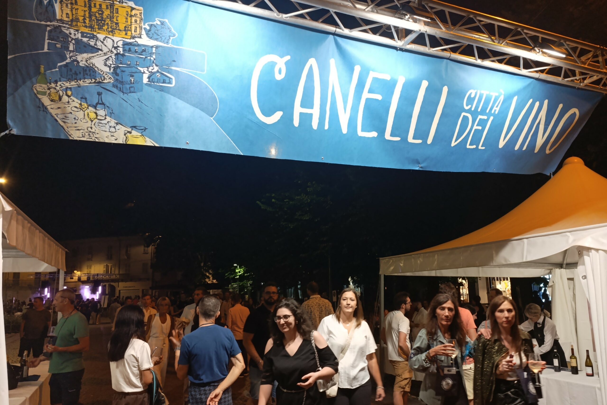 CANELLI SI RACCONTA NEL CALICE. MA LA VERA SFIDA È FAR CAPIRE PERCHÉ QUESTO TERRITORIO CONTA